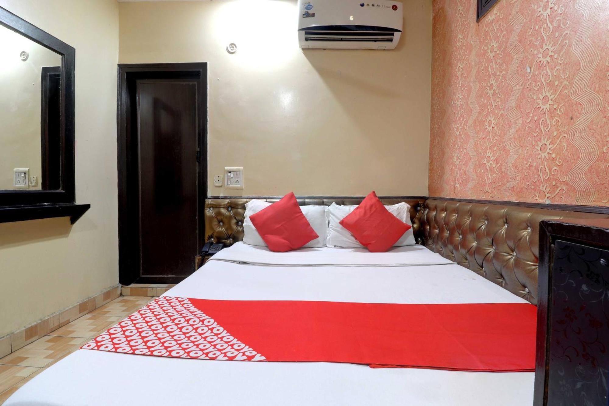Oyo Flagship 81569 The Red Rose Inn Нью-Дели Экстерьер фото