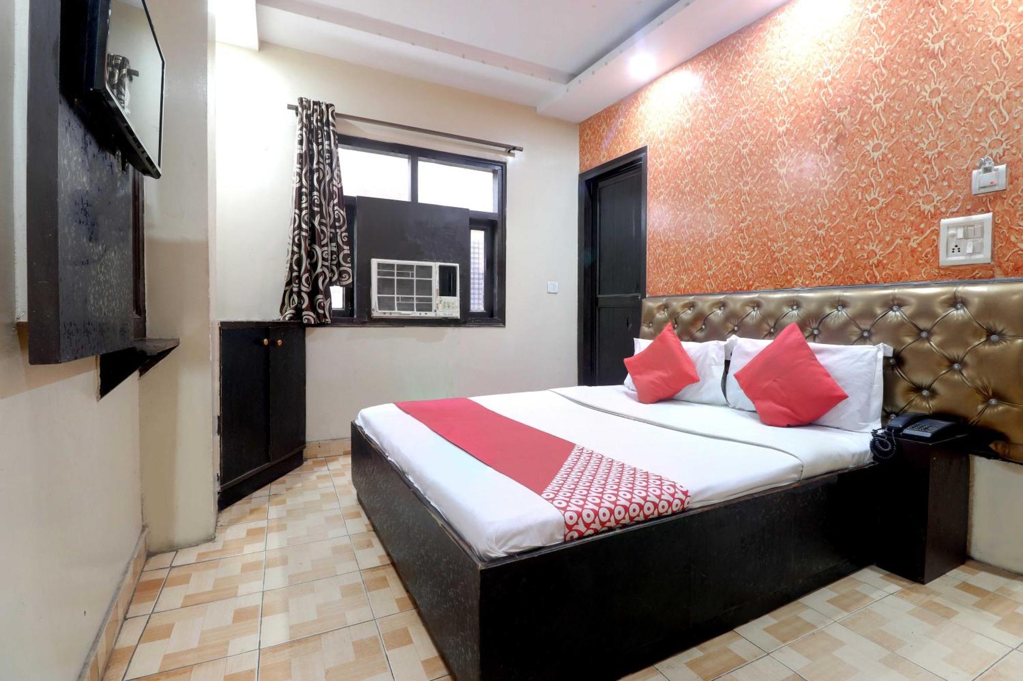 Oyo Flagship 81569 The Red Rose Inn Нью-Дели Экстерьер фото